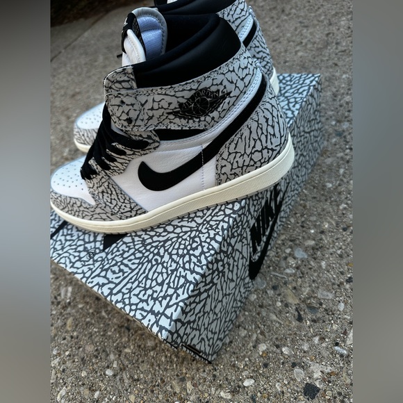 Air Jordan 1 Retro OG High Cement Elephant Print DZ5485-052 Men's - Picture 4 of 16